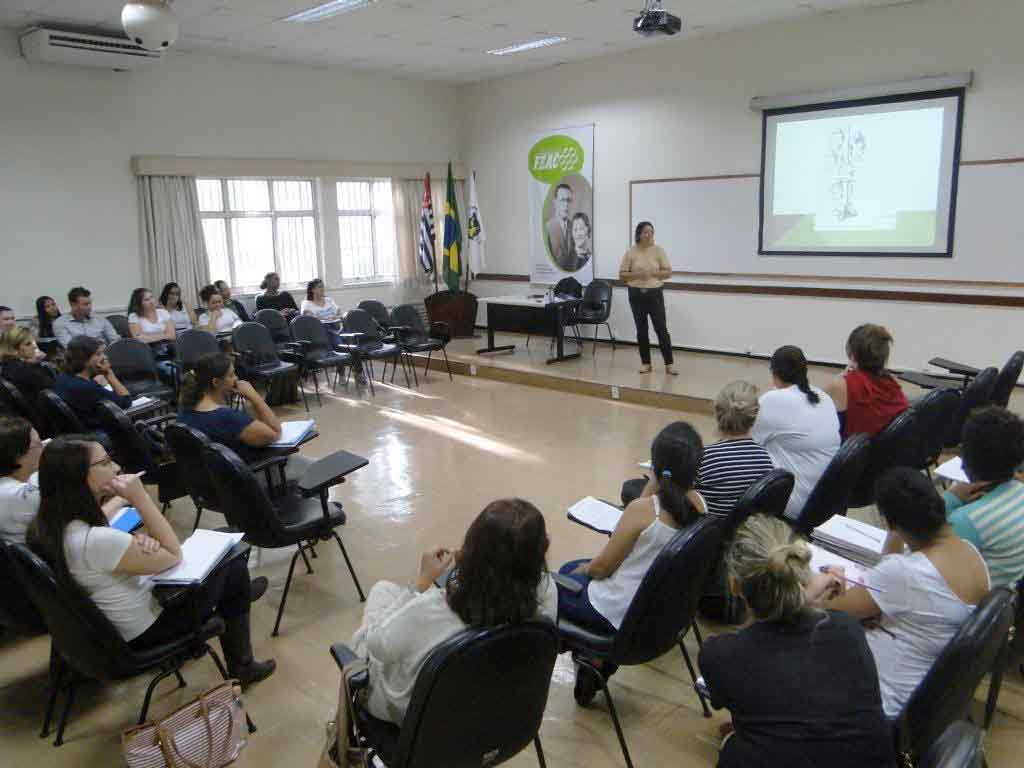 Encontro propoe reflexao sobre planejamento do trabalho na educacao infantil