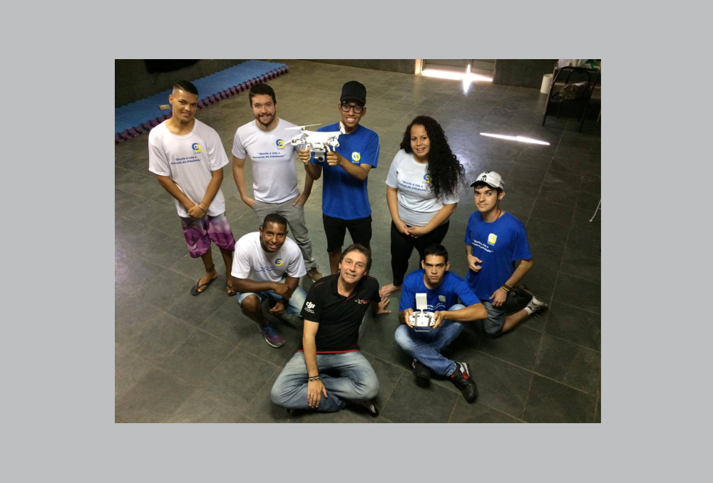 Oficina abre horizonte de jovens no Centro Comunitario Santa Lucia