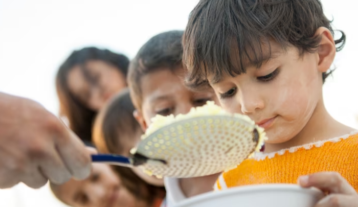 Novo Olhar 8 Estudos mostram que crianças e adolescentes são hoje os indivíduos mais atingidos pela insegurança alimentar