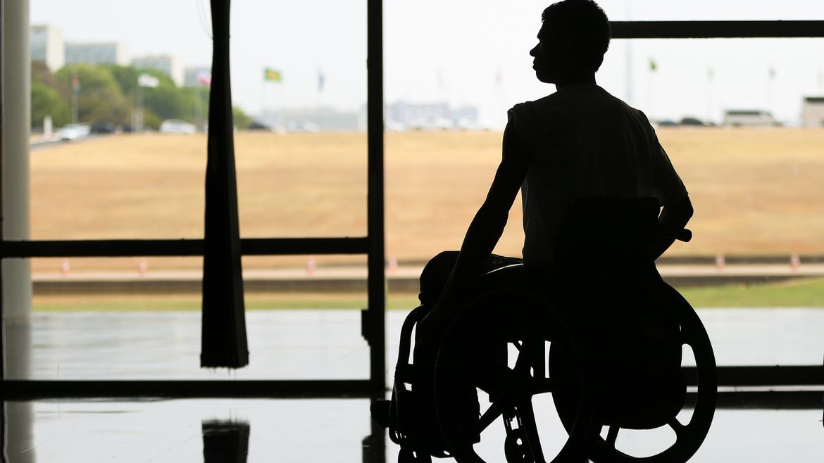 Pessoas com deficiência de grupos minorizados sofrem mais desigualdades no mercado de trabalho