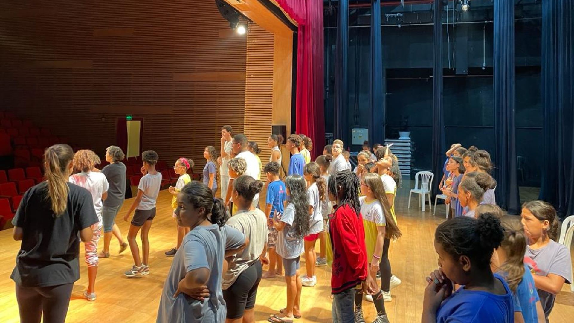 Volta do Prêmio FEAC, doação à FEAV e foco na missão de superar vulnerabilidades marcam 2023 11 ensaio menina vento