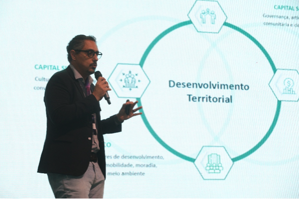 Rafael Moya, gerente de desenvolvimento territorial da FEAC em palestra no Campinas Innovation Week Crédito: Ricardo Lima